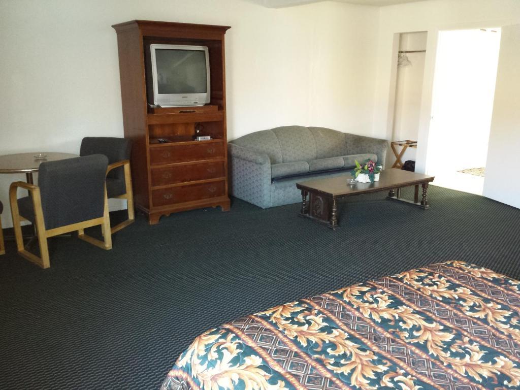 New Kansan Motel Rancho Cucamonga Room photo